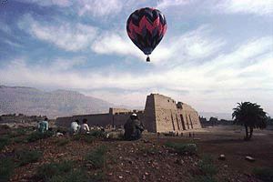 Ballonfahren
    ber Theben