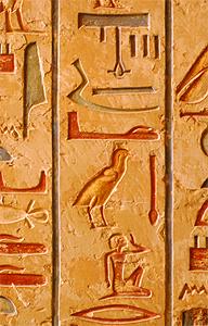 Hieroglyphen im Grab KV 8